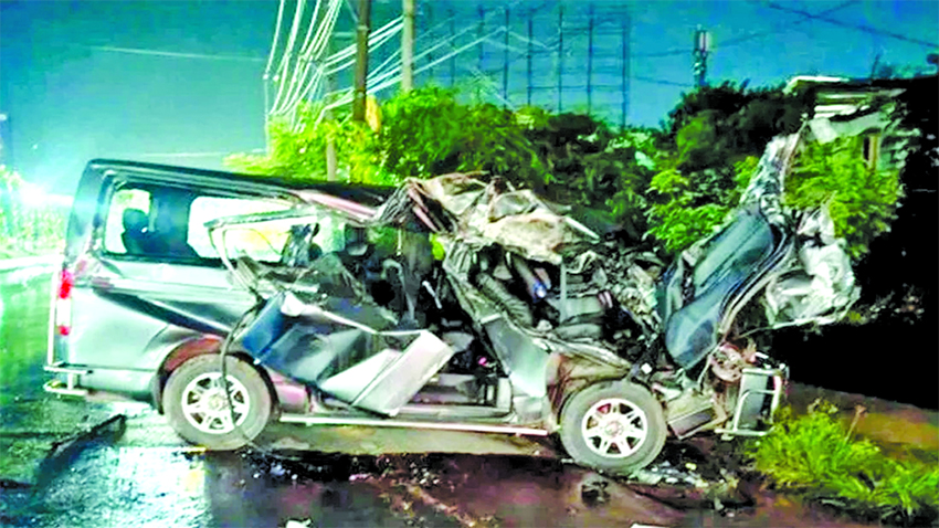 Four killed in accident while returning  from wedding in Chittagong