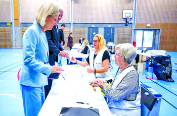 Sweden votes in election thriller,  far-right eyes govt role